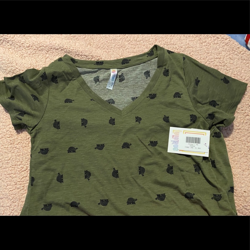 NWT Xs Lularoe christy tee